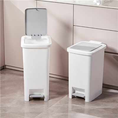 Odpadkové koše ovládané pedálem